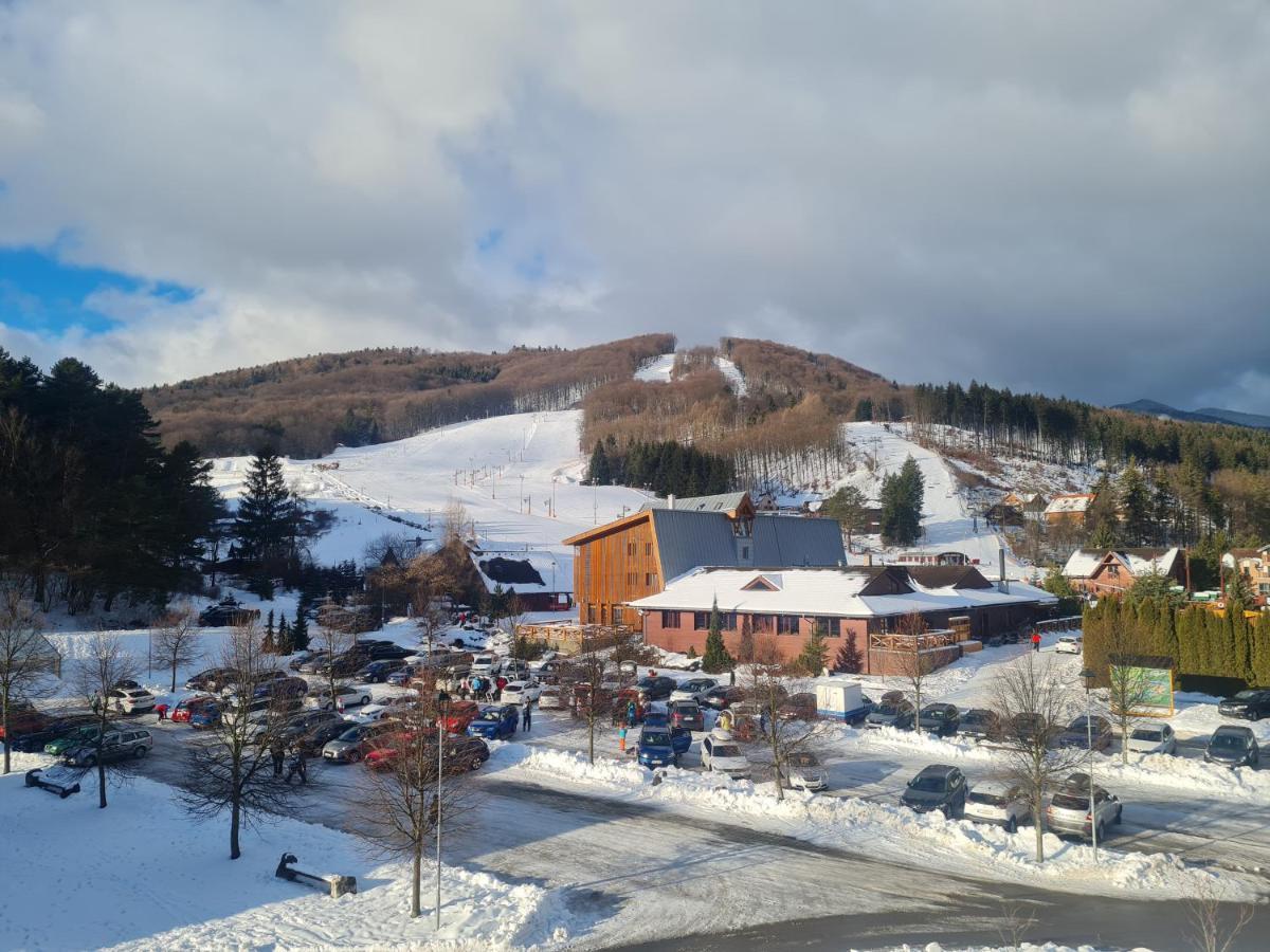 Snowland Apartmany Valča Exterior foto